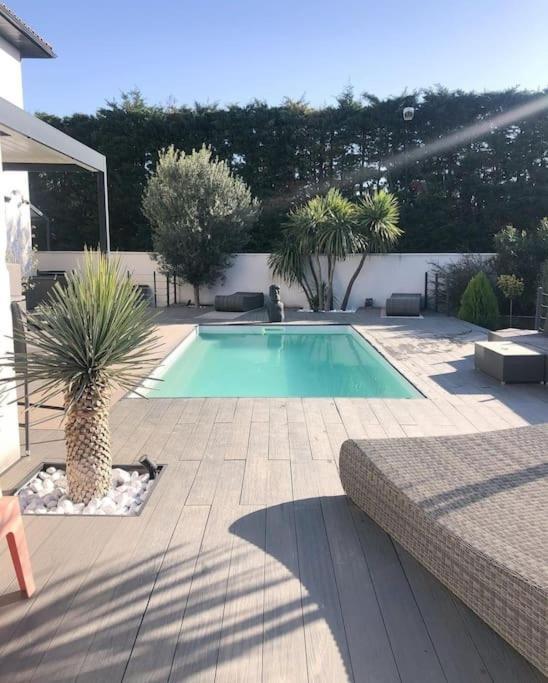 Вилла Maison De Vacances Contemporaine Avec Piscine Веден Экстерьер фото