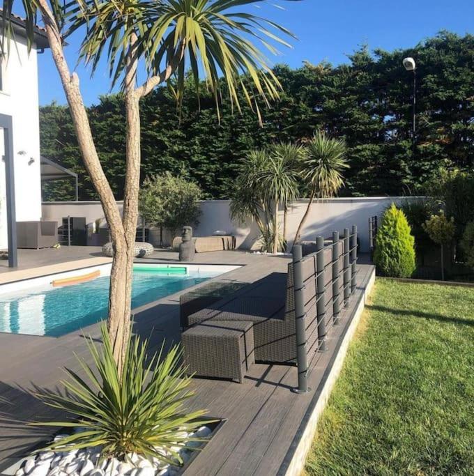Вилла Maison De Vacances Contemporaine Avec Piscine Веден Экстерьер фото